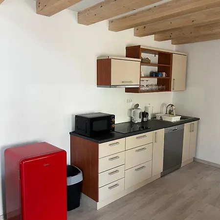 Apartma Oljka Crnice